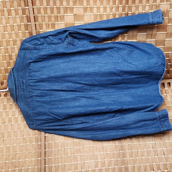 Men's Express Clothing, Size Medium Snap- Up, Casual Jean Shirt - Picture 2 of 7